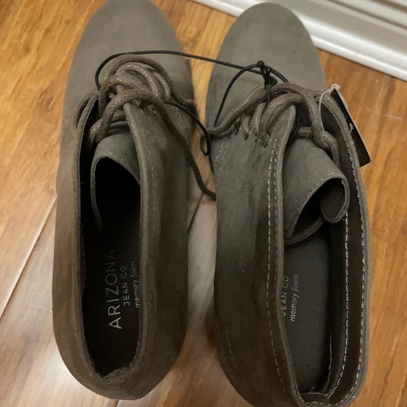 Arizona Jean Co  Memory Foam Heels - Picture 5 of 8